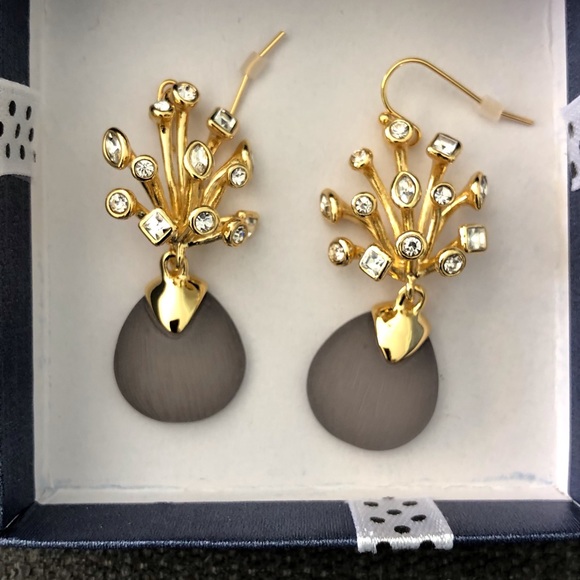 Brand New Crystal and Grey Lucite Dangle Earrings. Beautiful Designer look. - Picture 3 of 4